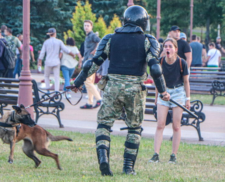 Самая протестная пара в Молодечно, пратэсты ў беларусі, сілавікі беларусі