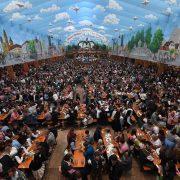 што адбываецца на oktoberfest, піўныя фестывалі еўропы