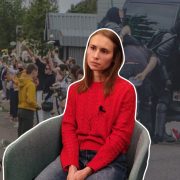 «Ён валяецца на зямлі, а на ім сядзіць амапавец». Мужа збілі ў РАУС — выйшла на жаночую акцыю