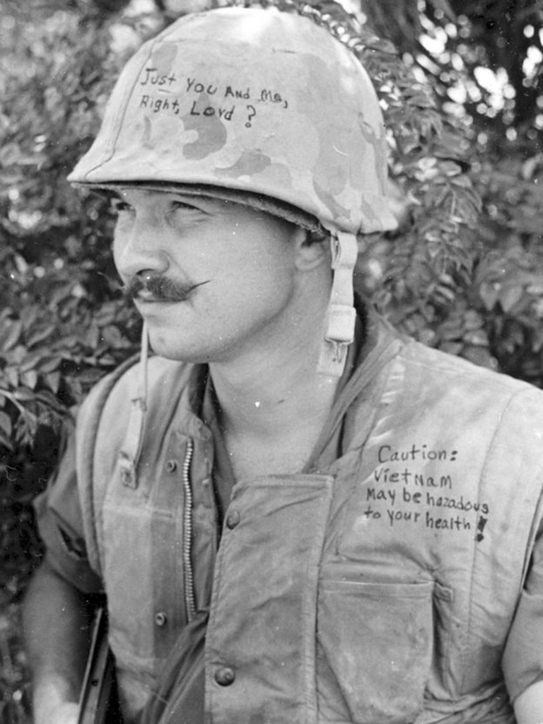 в'етнамская вайна, малюнкі і надпісы на касках