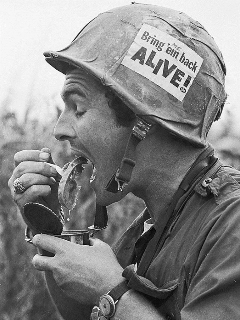 в'етнамская вайна, малюнкі і надпісы на касках