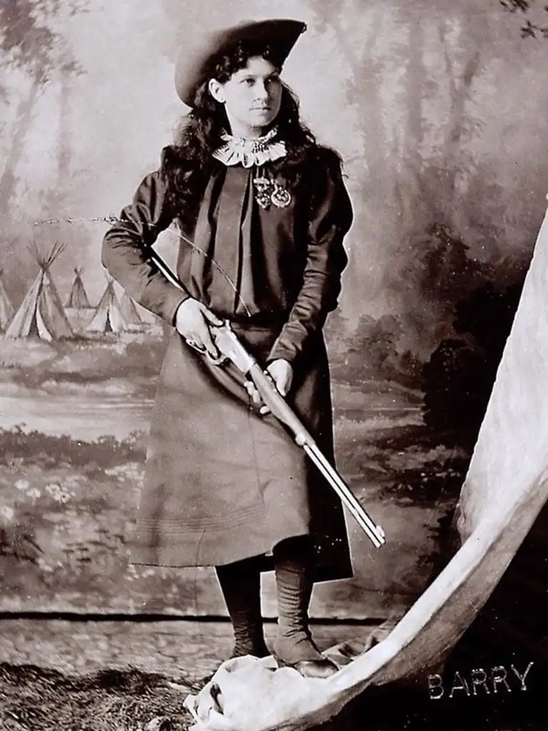 зікі захад, жанчыны на дзікім захадзе, Эні Оклі