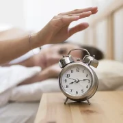 Як раней людзі прачыналіся без будзільнікаў? Ці яны існавалі і раней?