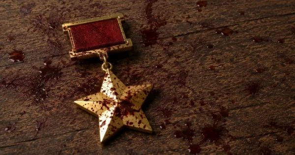 З вайны — з ордэнамі, пасля вайны — у турму. За што беларусаў пазбаўлялі звання Героя СССР?